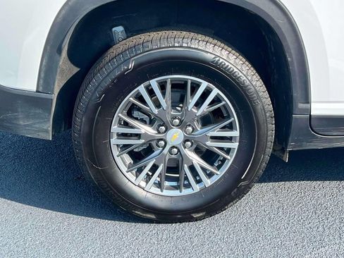 Used 2026 Chevrolet Traverse LT AWD/4WD image 8
