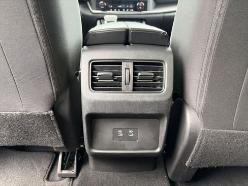 Used 2024 Nissan Rogue SV FWD image 27
