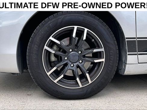 Used 2010 Toyota Camry LE FWD image 11