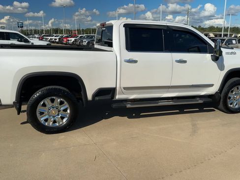Used 2024 Chevrolet Silverado 2500 High Country w/ High Country Premium Package AWD/4WD image 7
