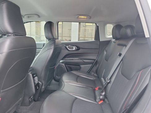 Used 2022 Jeep Compass Trailhawk w/ Trailhawk Convenience Group AWD/4WD image 11