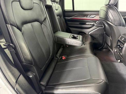 Used 2023 Jeep Grand Cherokee Overland RWD image 32