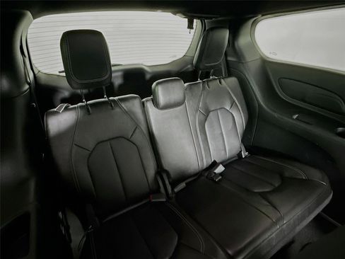 Used 2025 Chrysler Pacifica Select FWD image 26