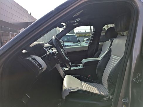 Used 2023 Land Rover Discovery Metropolitan Edition image 15