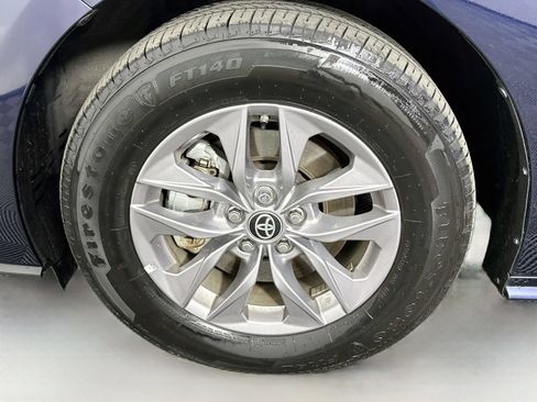 Used 2024 Toyota Sienna LE AWD/4WD image 31