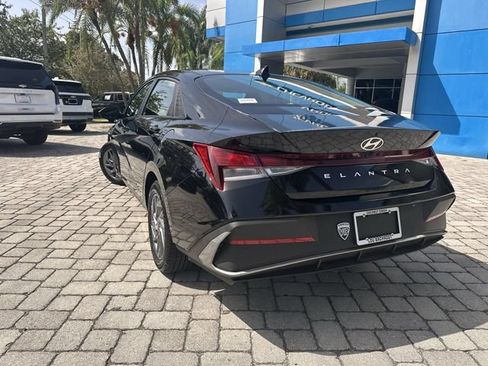 Used 2024 Hyundai Elantra SEL FWD image 12