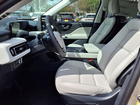 New 2026 Lincoln Aviator 2WD image 7