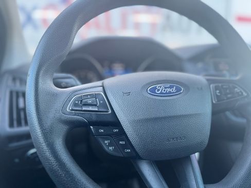Used 2018 Ford Focus SE image 36