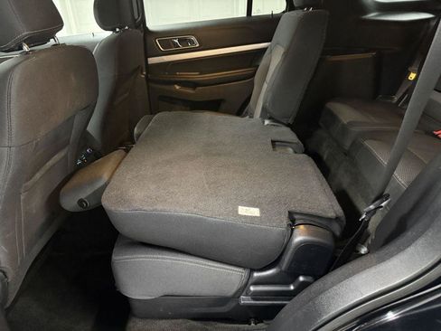 Used 2017 Ford Explorer XLT AWD/4WD image 28