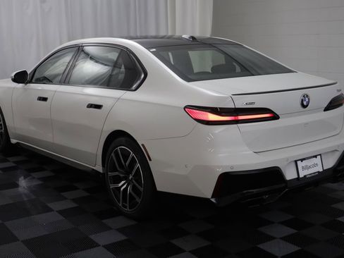 Certified 2025 BMW 760i xDrive w/ Executive Package AWD/4WD image 16