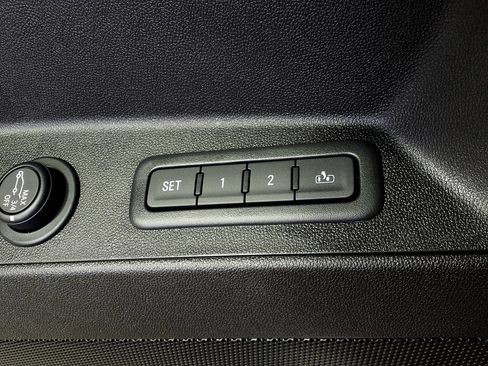 Used 2023 Chevrolet Equinox Premier AWD/4WD image 18