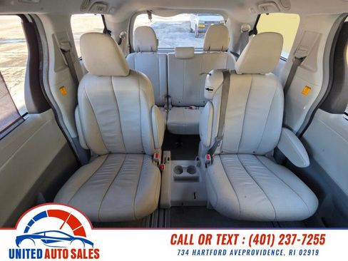 Used 2013 Toyota Sienna XLE image 17