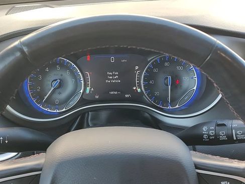 Used 2020 Chrysler Pacifica Touring-L Plus FWD image 12