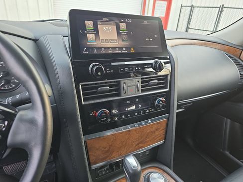 Used 2024 Nissan Armada SL w/ Captain's Chairs Package image 28