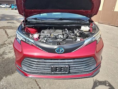 Used 2021 Toyota Sienna LE image 34