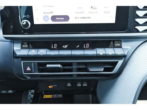 Used 2025 Toyota Camry SE image 24