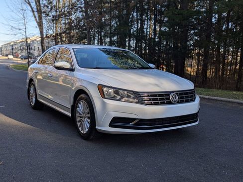 Used 2017 Volkswagen Passat 1.8T SE image 9