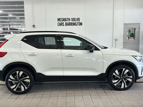 Used 2025 Volvo XC40 B5 Ultra AWD/4WD image 4