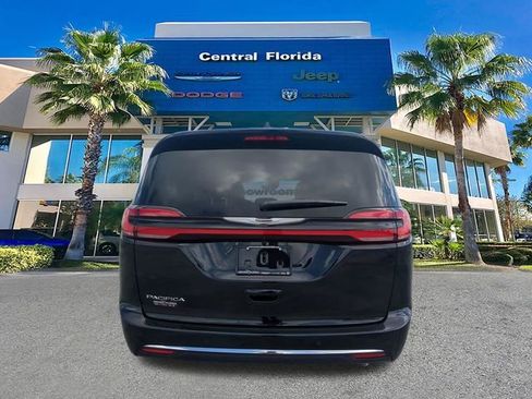 New 2026 Chrysler Pacifica Select FWD image 6