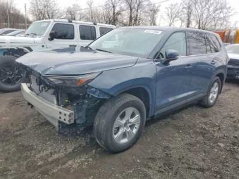 Used 2025 Toyota Grand Highlander FWD image 3