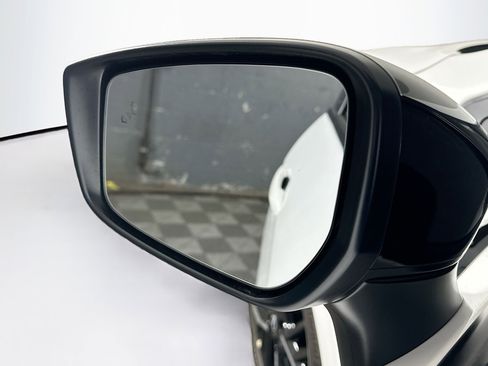 Used 2025 Nissan Versa SR w/ Trunk Package image 16