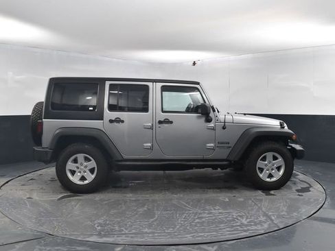 Used 2018 Jeep Wrangler Unlimited Sport S image 11