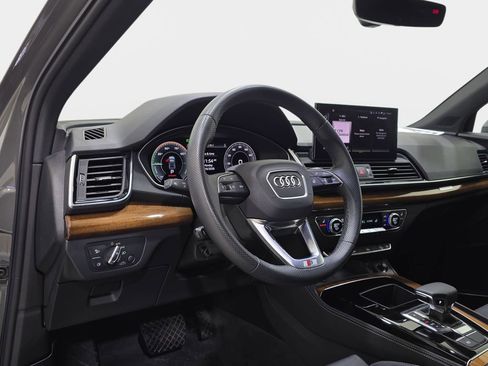 Used 2024 Audi Q5 e Premium Plus w/ Premium Plus Package image 17