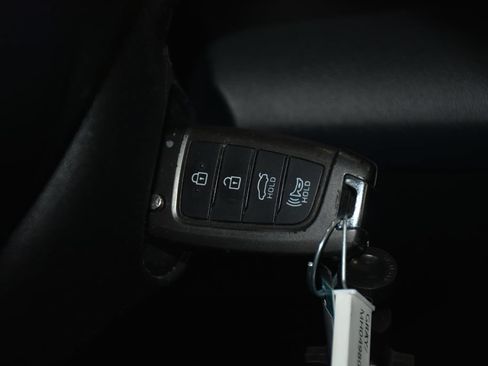 Used 2021 Hyundai Elantra SE FWD image 18
