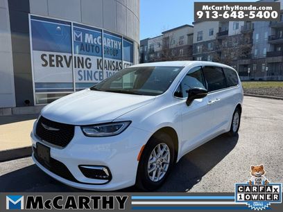 Used 2024 Chrysler Pacifica Touring-L