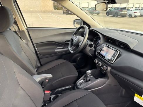 Used 2025 Nissan Kicks Play S image 12