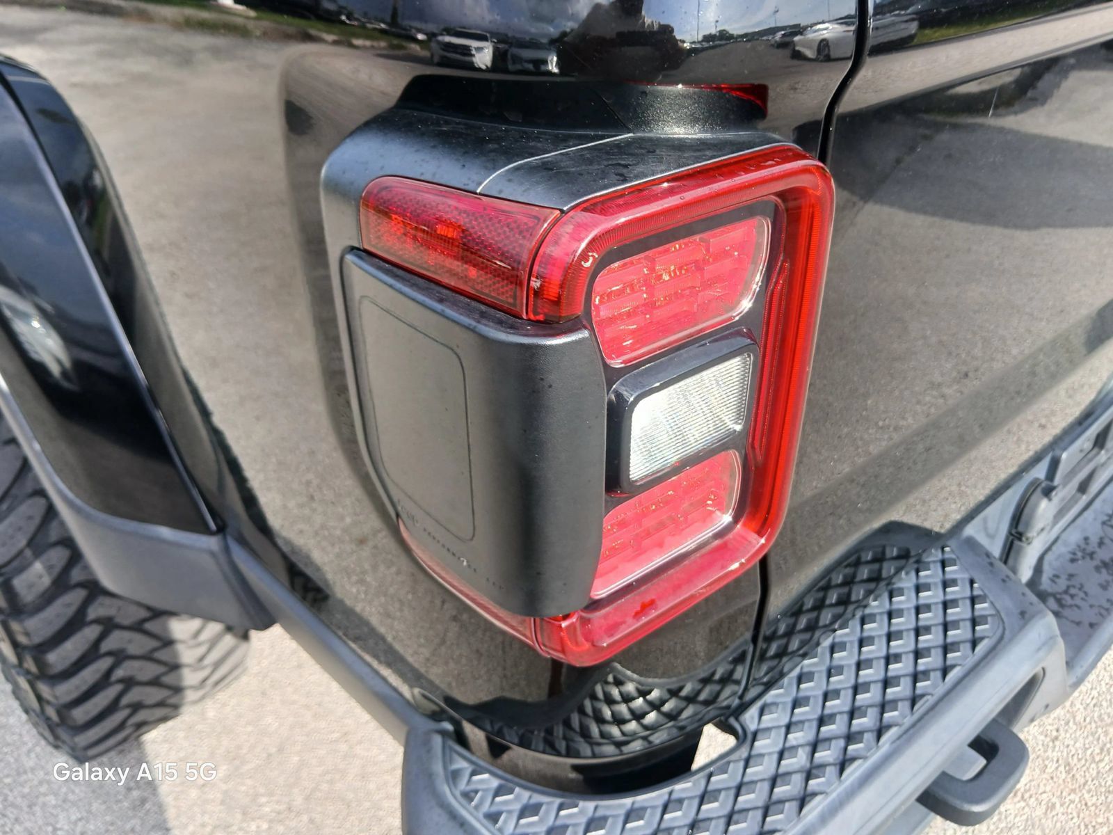 Used 2020 Jeep Gladiator Overland AWD/4WD image 14
