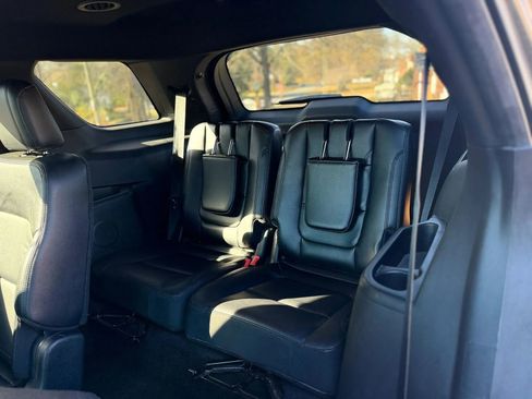 Used 2016 Ford Explorer XLT w/ Equipment Group 202A FWD image 12