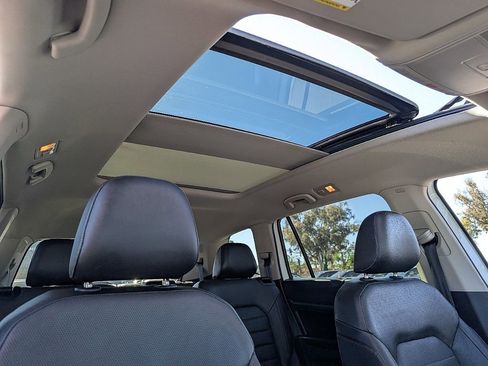 Used 2018 Volkswagen Atlas SEL Premium image 17