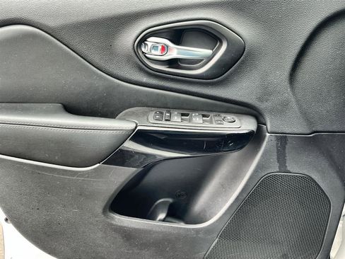 Used 2023 Jeep Cherokee Altitude Lux image 24