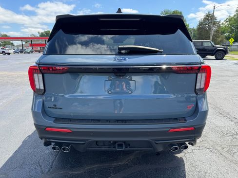 Used 2025 Ford Explorer ST AWD/4WD image 6