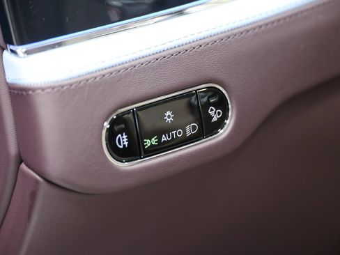 Used 2022 Bentley Flying Spur V8 AWD/4WD image 32