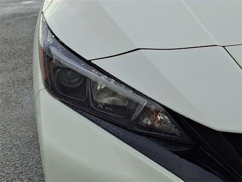 Used 2024 Nissan Leaf S image 13