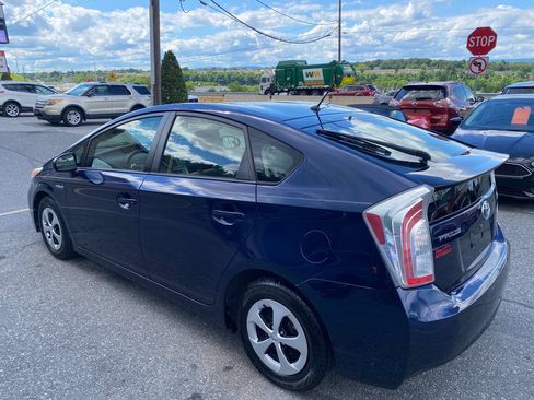 Used 2013 Toyota Prius Two FWD image 6