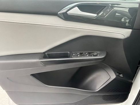 Used 2022 Volkswagen Taos SEL image 21