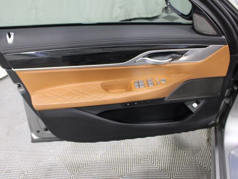 Used 2020 BMW 750i xDrive w/ Executive Package AWD/4WD image 6