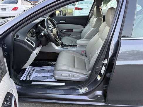 Used 2017 Acura TLX FWD image 8
