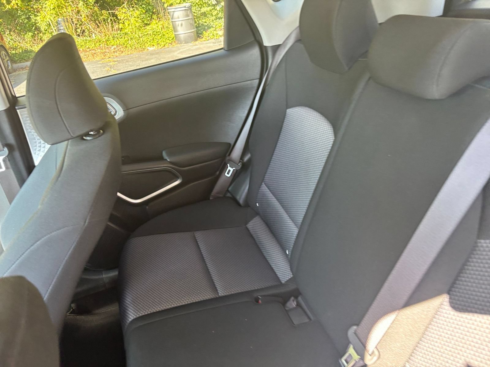 Used 2025 Kia Soul LX w/ LX Technology Package FWD image 33