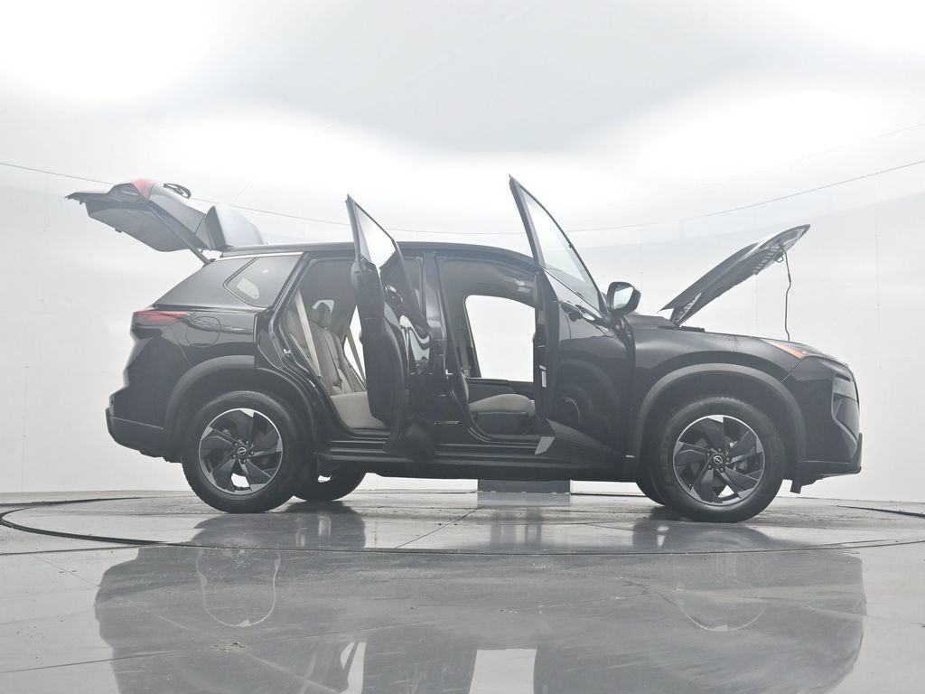 Used 2025 Nissan Rogue SV FWD image 43