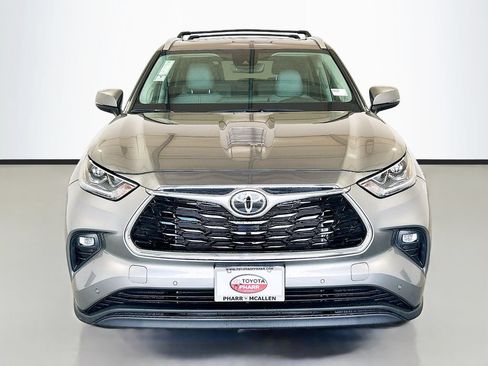 New 2026 Toyota Highlander Limited AWD/4WD image 2