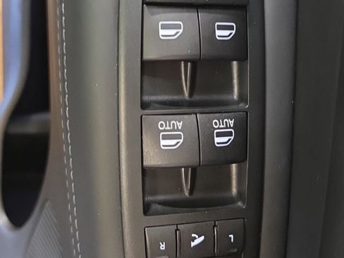 Used 2020 Jeep Grand Cherokee Overland AWD/4WD image 33
