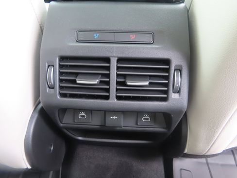 Used 2023 Land Rover Discovery Sport SE image 37