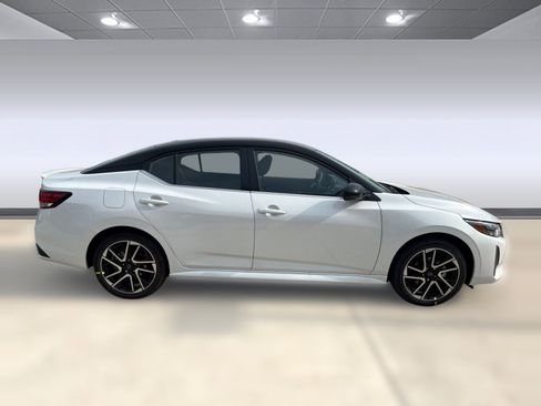 New 2025 Nissan Sentra SR image 8