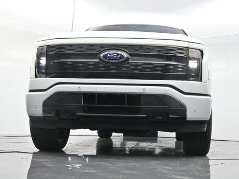 Used 2023 Ford F150 Lightning Platinum AWD/4WD image 43