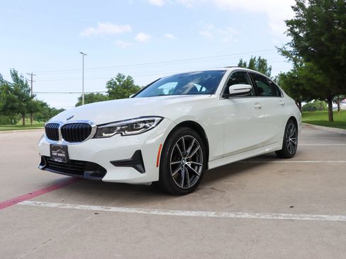Used 2020 BMW 330i xDrive Sedan w/ Convenience Package AWD/4WD image 3