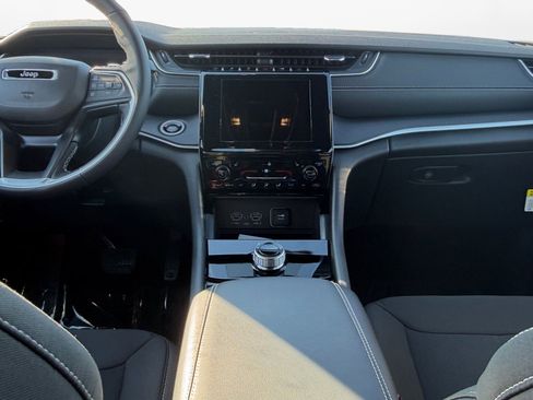New 2025 Jeep Grand Cherokee L Laredo w/ Luxury Tech Group I AWD/4WD image 10